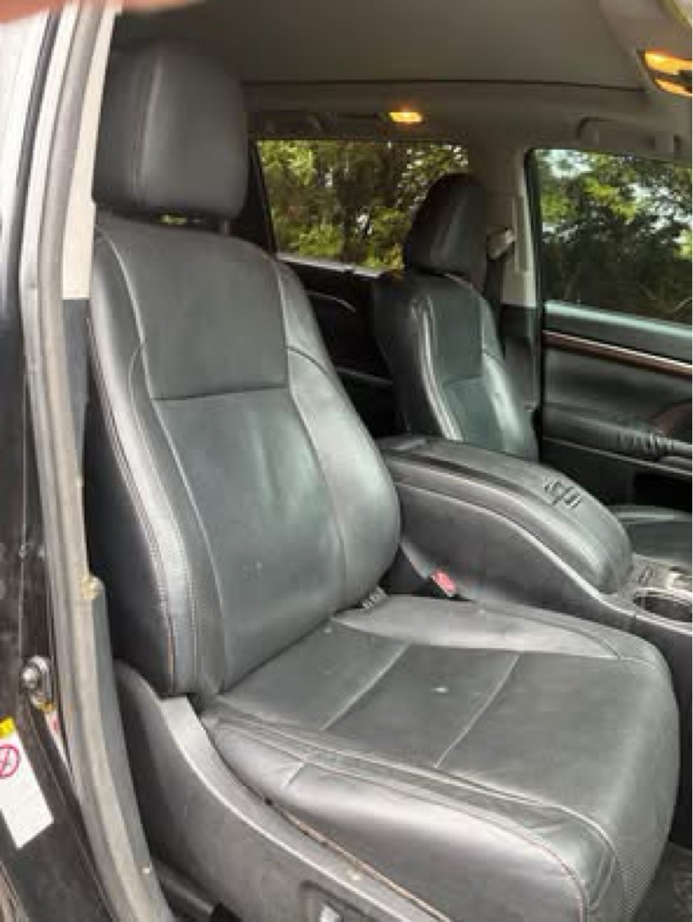 Photo 11 of this TOYOTA HIGHLANDER