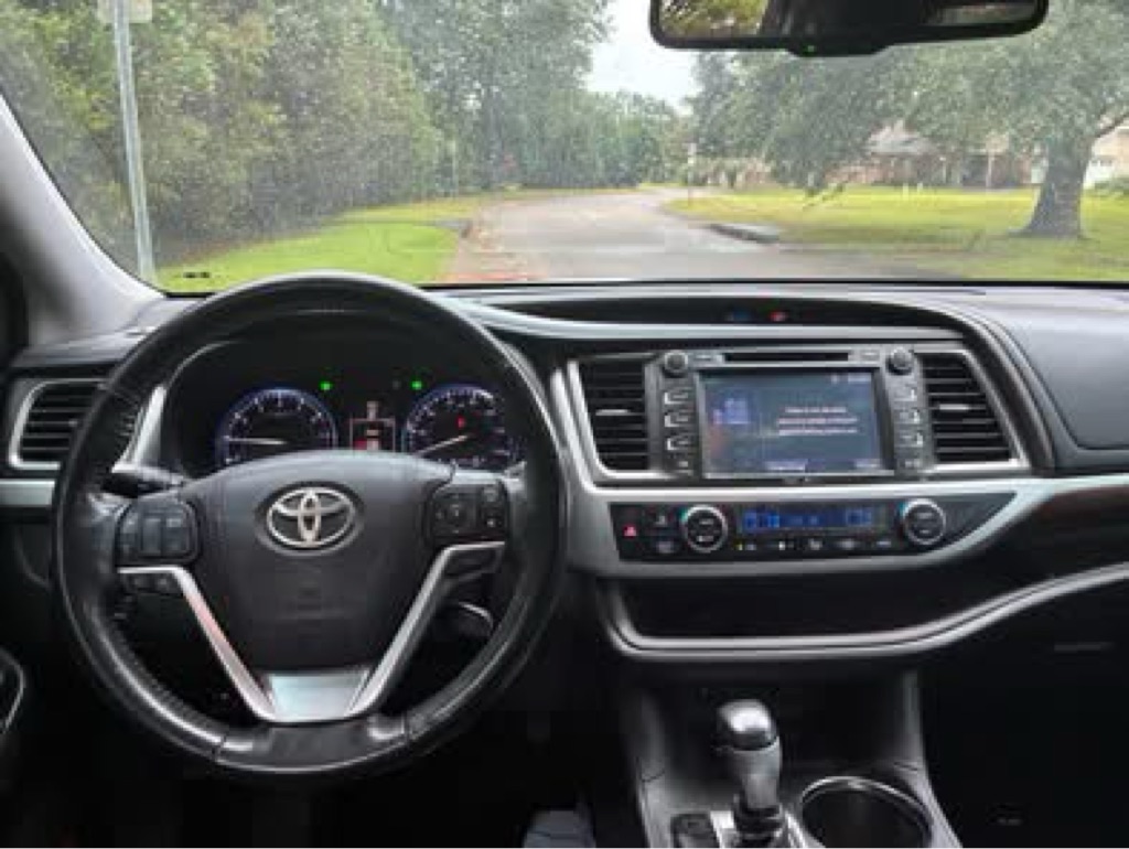 Photo 12 of this TOYOTA HIGHLANDER