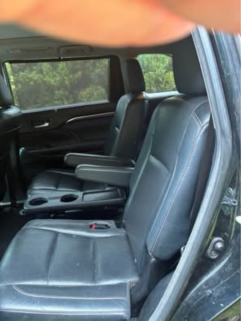 Photo 10 of this TOYOTA HIGHLANDER