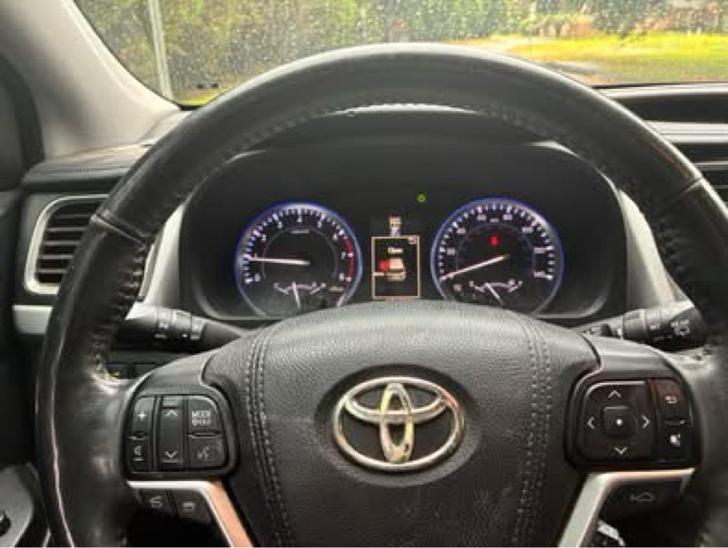 Photo 13 of this TOYOTA HIGHLANDER