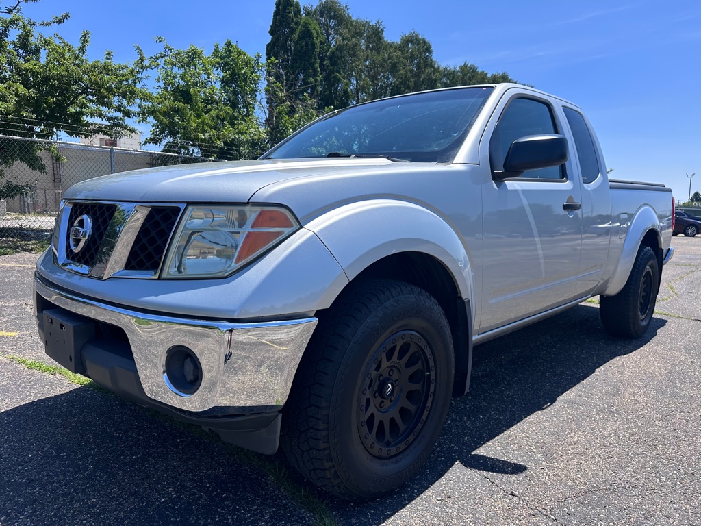Silver 2007 Nissan Frontier LE King Cab 4WD Pickup Truck Four-Wheel Drive Automatic
