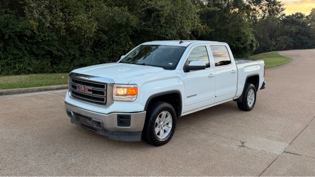 Photo 2 of this GMC SIERRA