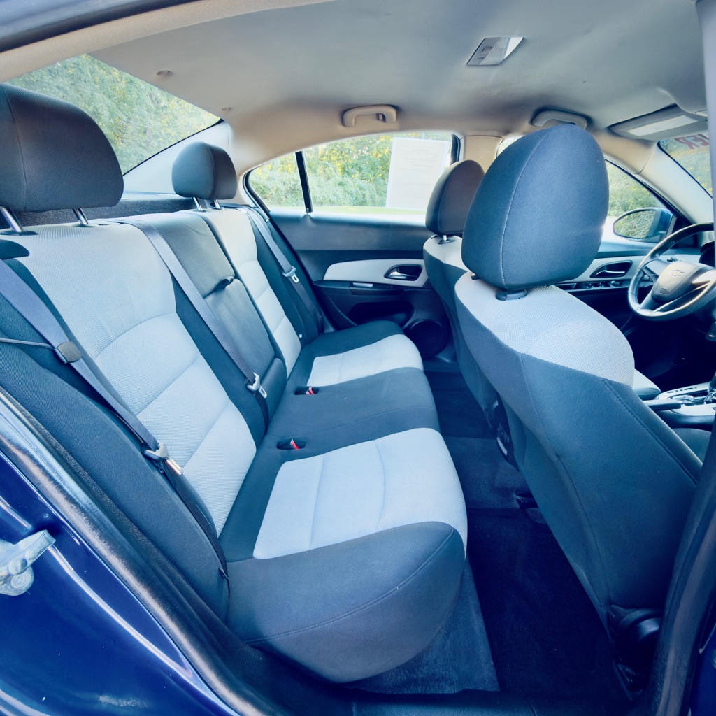 Photo 13 of this CHEVROLET CRUZE