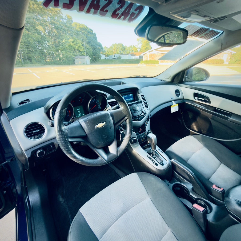 Photo 8 of this CHEVROLET CRUZE