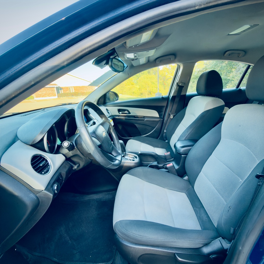 Photo 7 of this CHEVROLET CRUZE