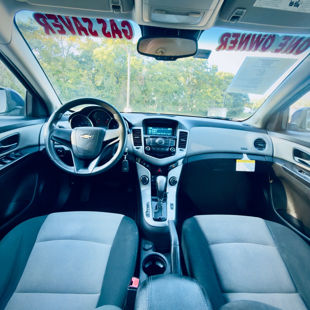 Photo 9 of this CHEVROLET CRUZE