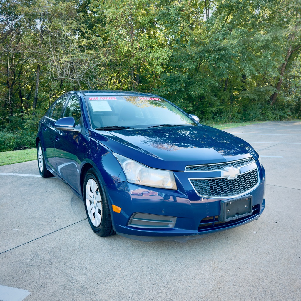 Photo 4 of this CHEVROLET CRUZE