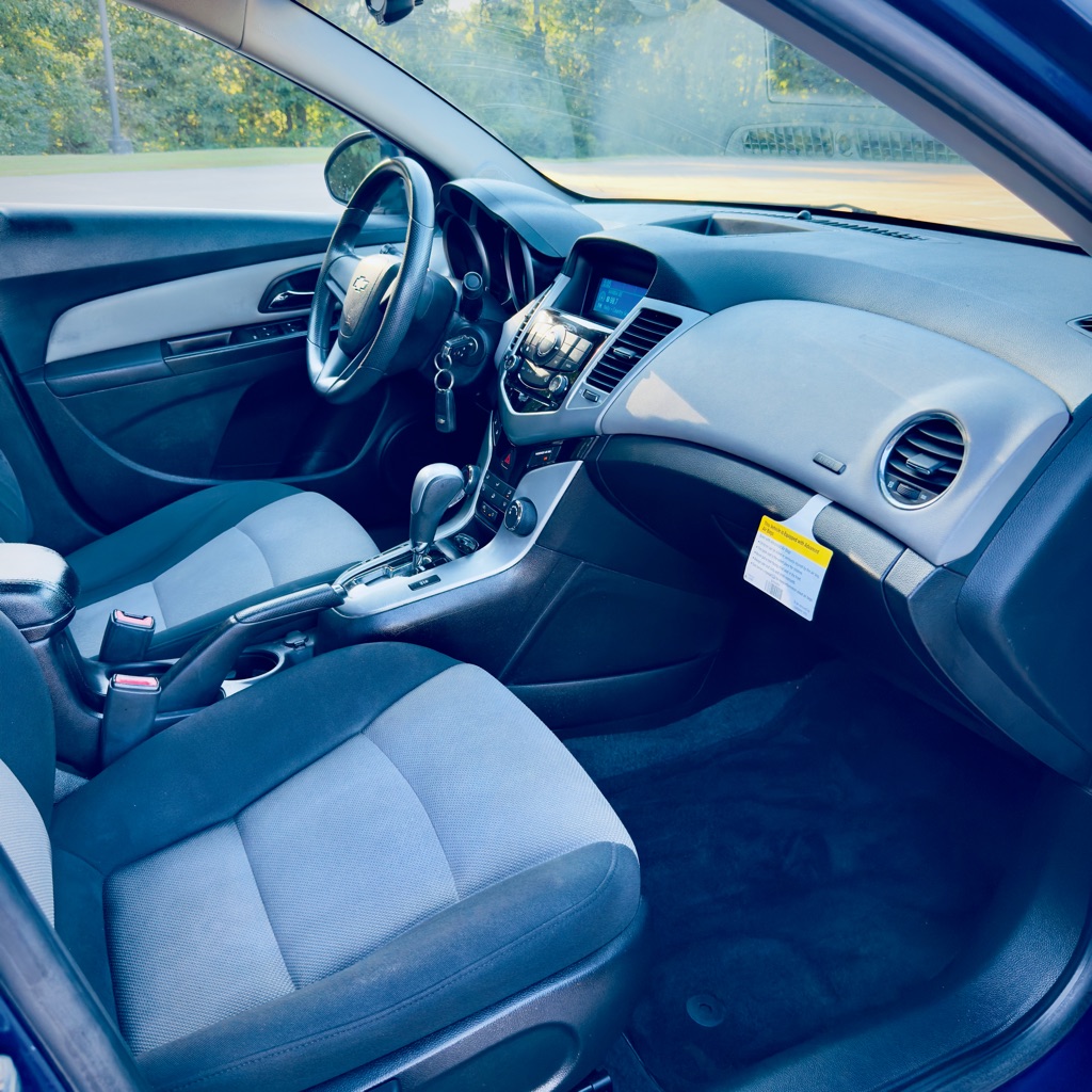 Photo 11 of this CHEVROLET CRUZE