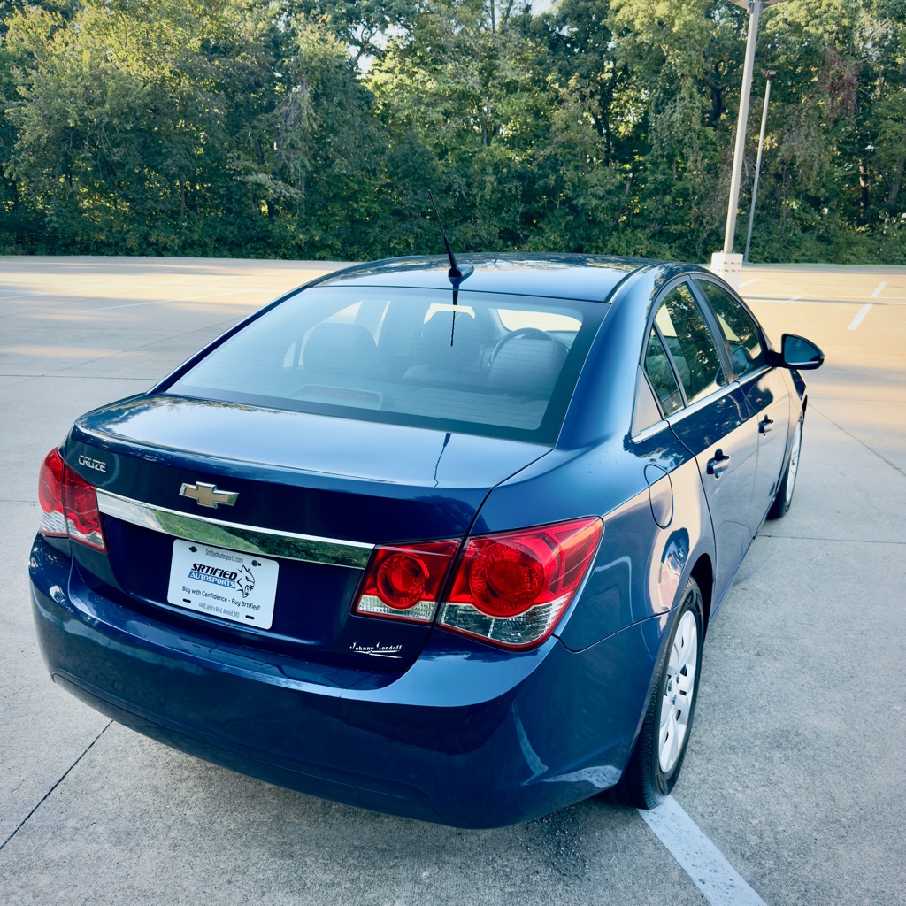 Photo 5 of this CHEVROLET CRUZE