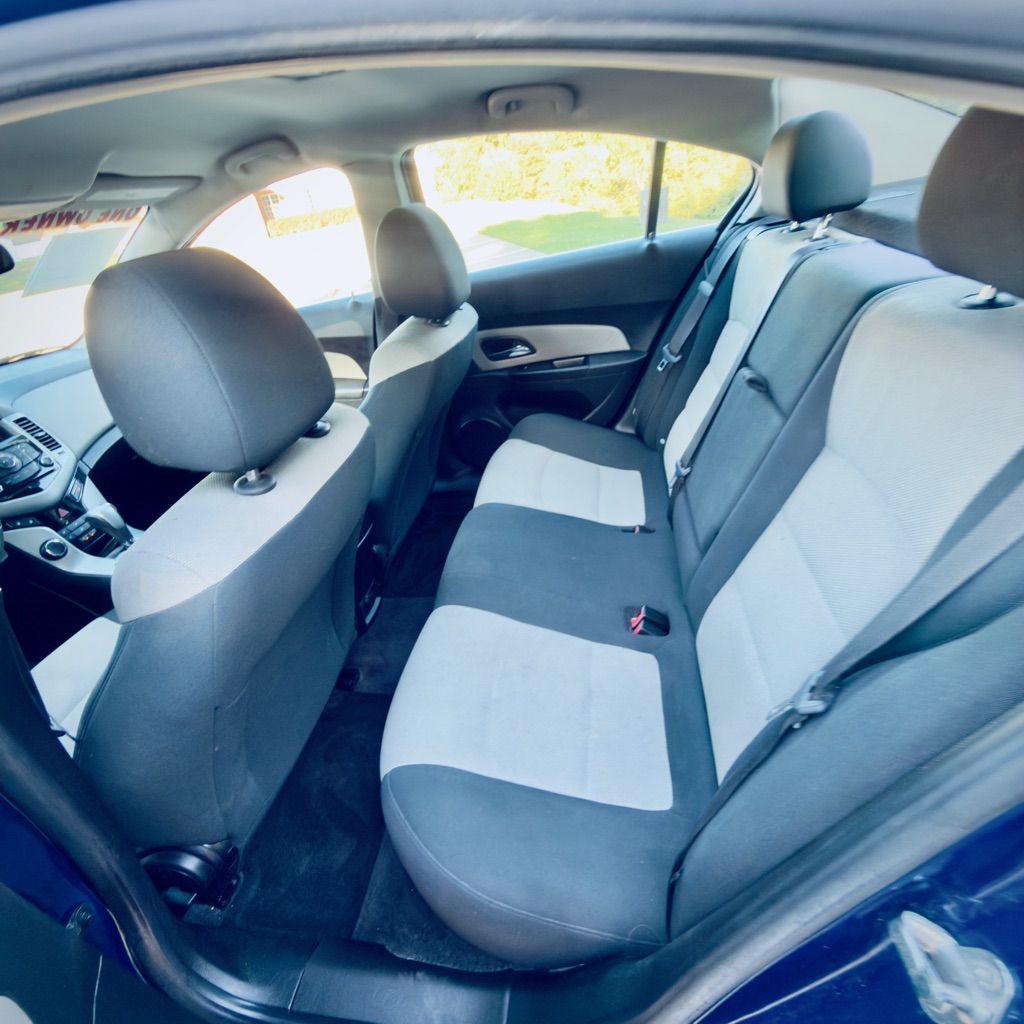 Photo 14 of this CHEVROLET CRUZE
