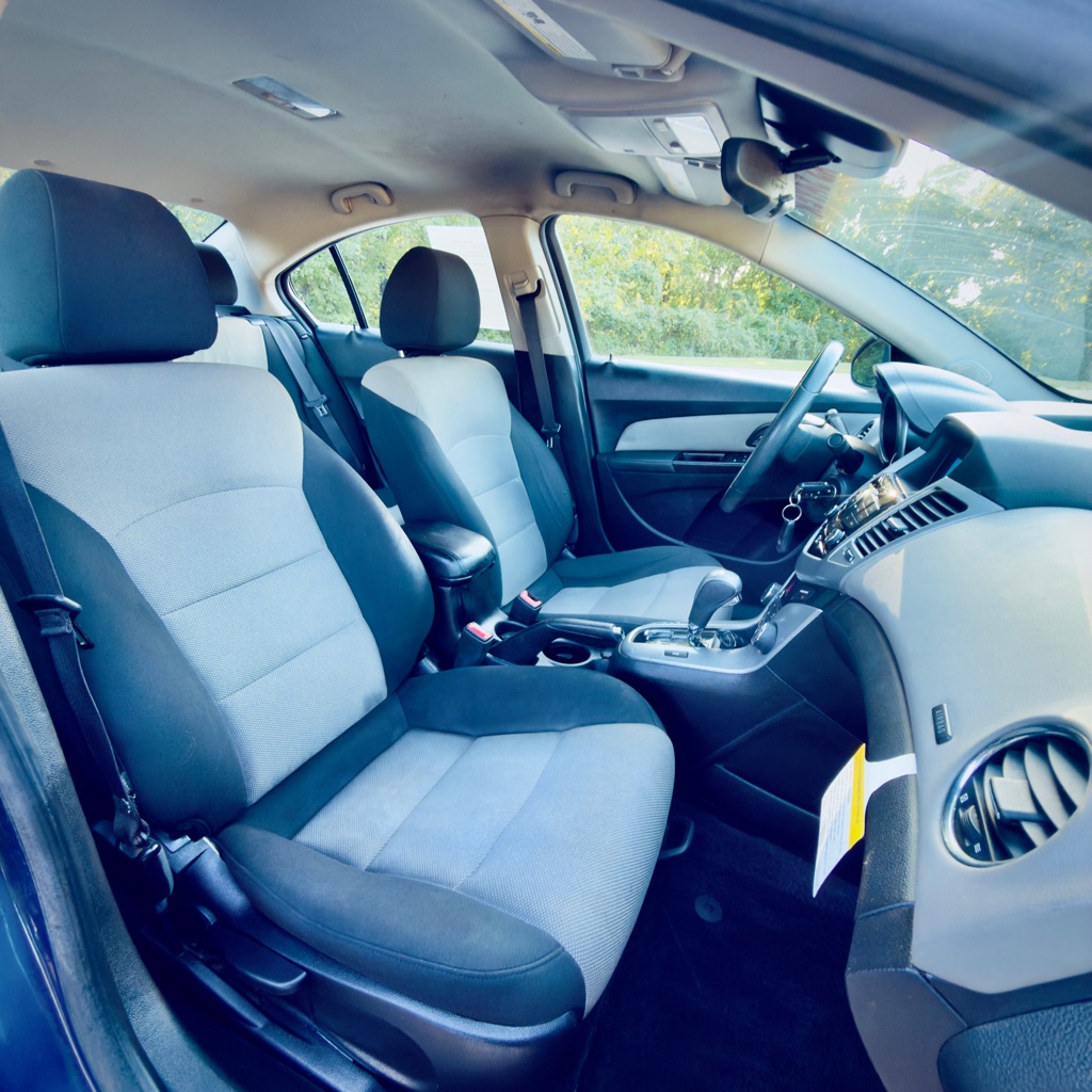 Photo 12 of this CHEVROLET CRUZE