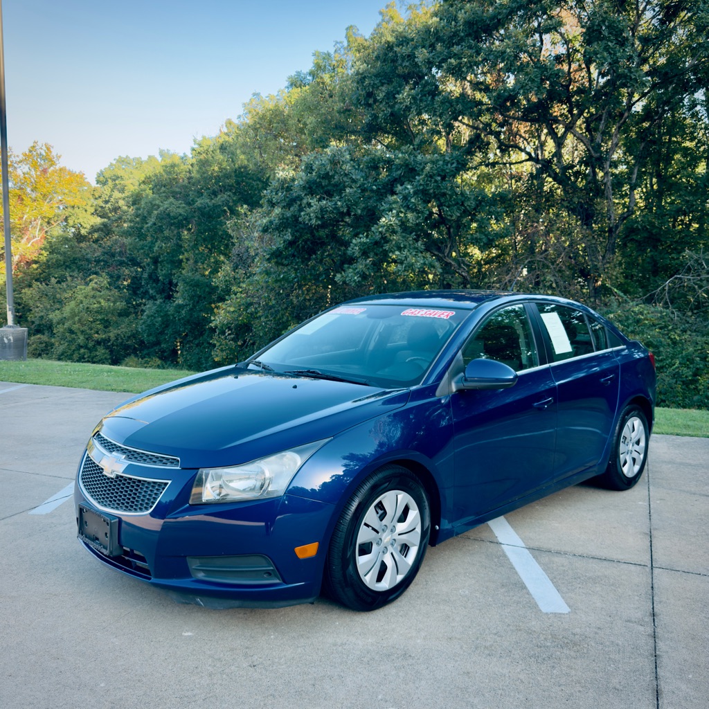 Photo 2 of this CHEVROLET CRUZE