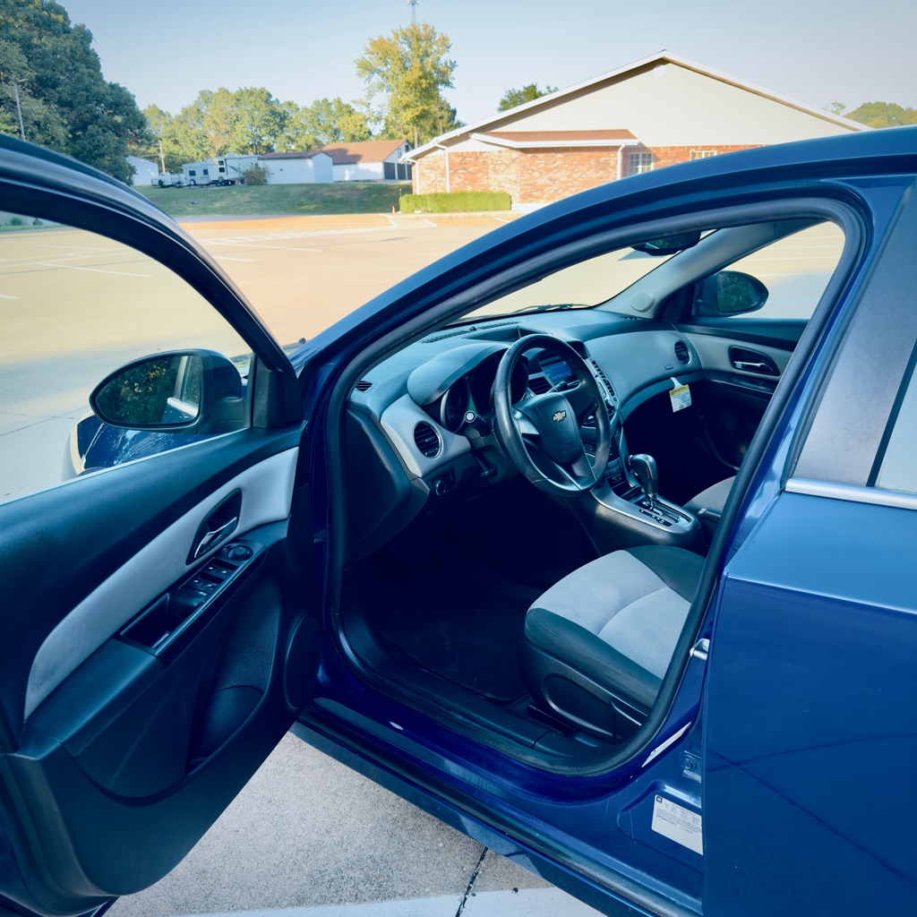 Photo 6 of this CHEVROLET CRUZE