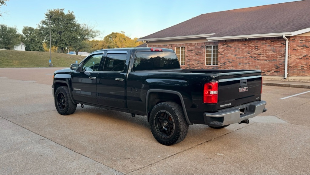 Photo 6 of this GMC SIERRA