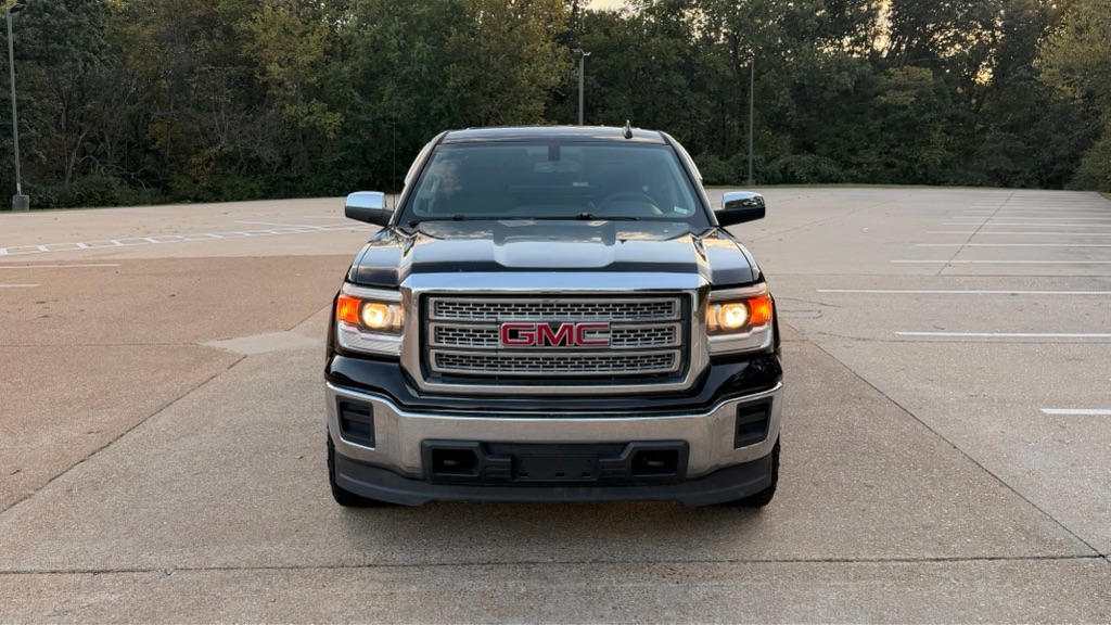 Photo 2 of this GMC SIERRA