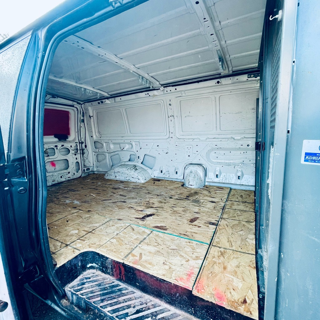 Photo 13 of this FORD ECONOLINE
