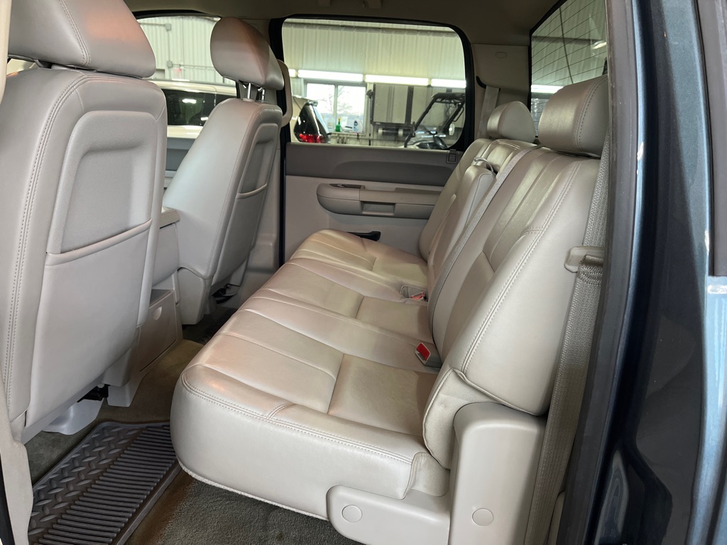 Additional photo of vehicle.