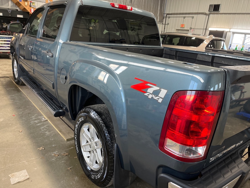 Additional photo of vehicle.