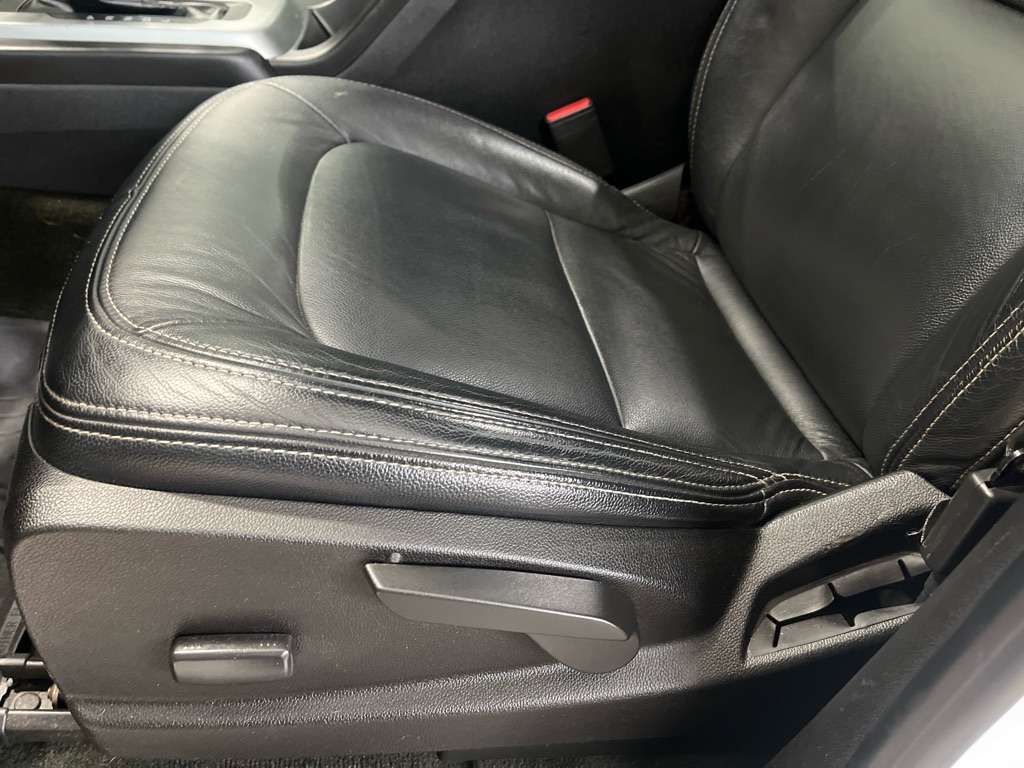 Additional photo of vehicle.