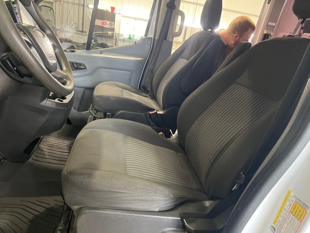 2017 Ford Transit Wagon XLT - Photo 13