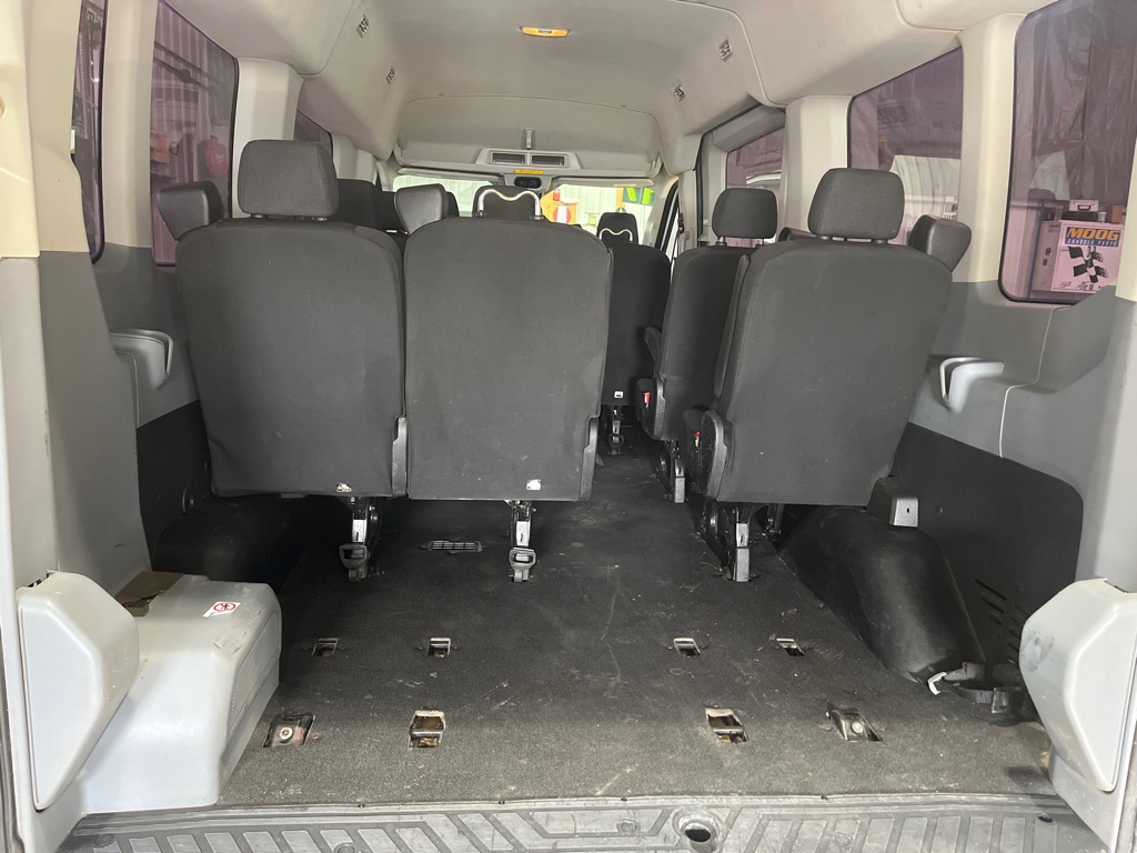 2017 Ford Transit Wagon XLT - Photo 8