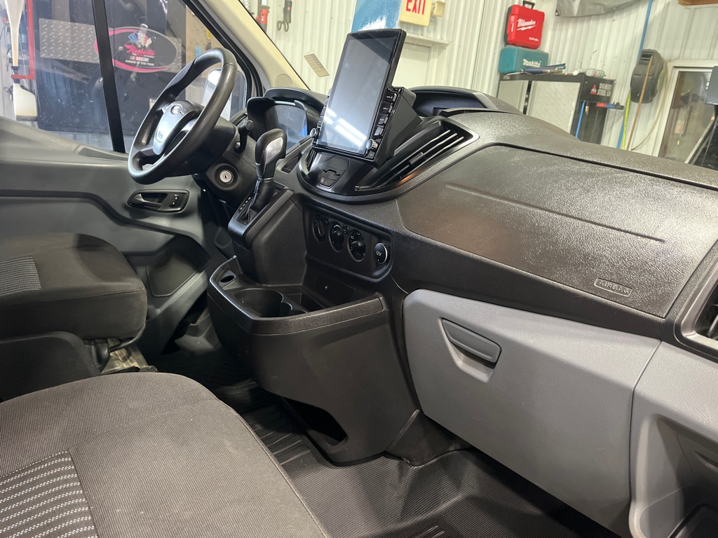 2017 Ford Transit Wagon XLT - Photo 11