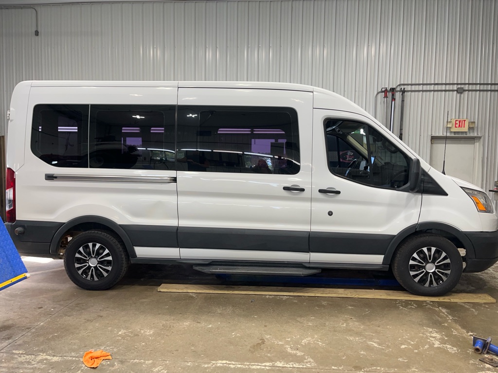 2017 Ford Transit Wagon XLT - Photo 6