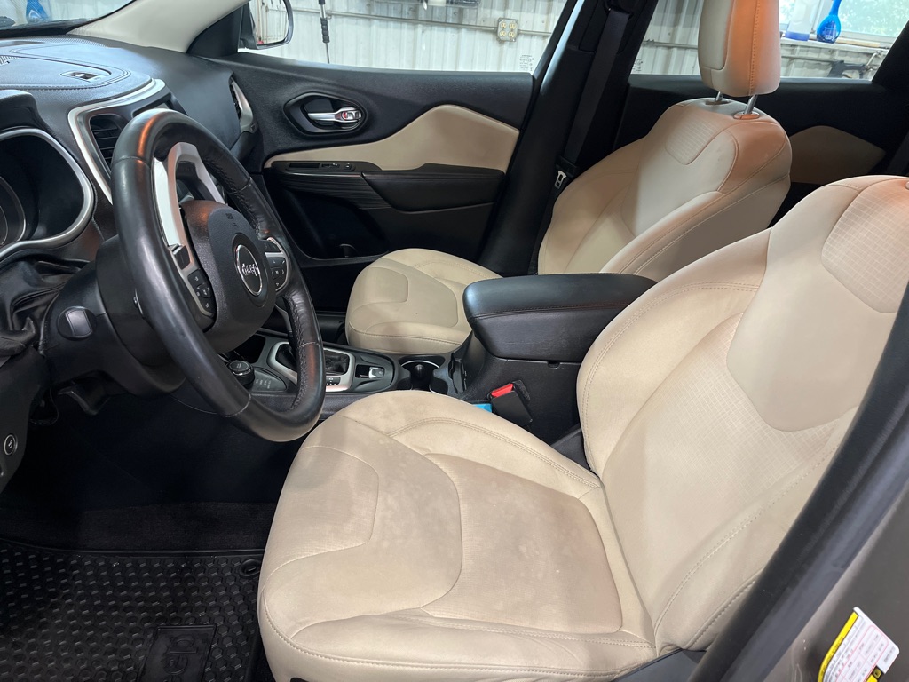 2016 Jeep Cherokee Latitude - Photo 9