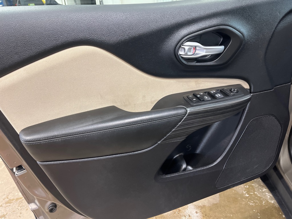 2016 Jeep Cherokee Latitude - Photo 8