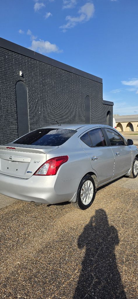 Photo 4 of this NISSAN VERSA
