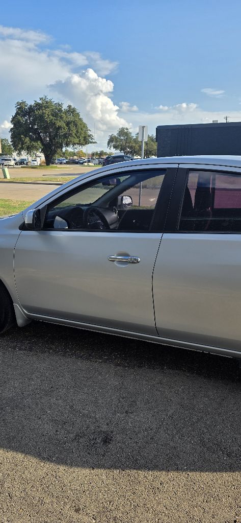 Photo 5 of this NISSAN VERSA