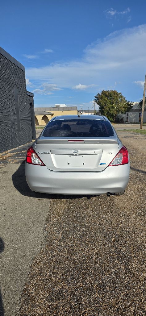 Photo 3 of this NISSAN VERSA