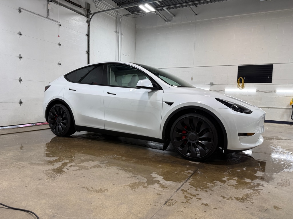 2025 Tesla Model Y Performance Dual Motor All-Wheel Drive's photo