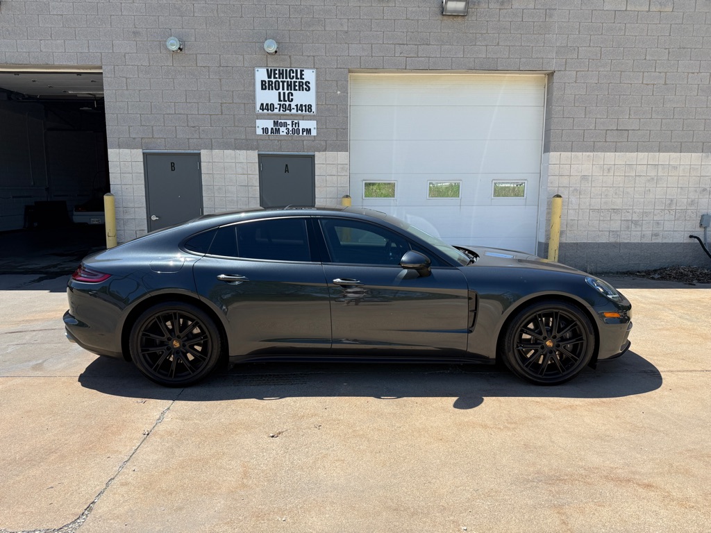 2019 Porsche Panamera 4's photo