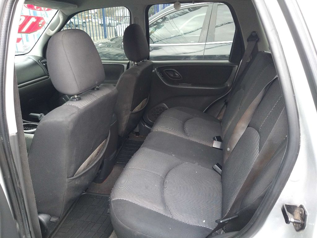 Photo 5 of this MAZDA TRIBUTE (REBUIL