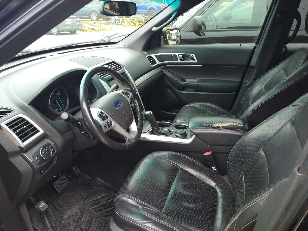 Photo 7 of this FORD EXPLORER