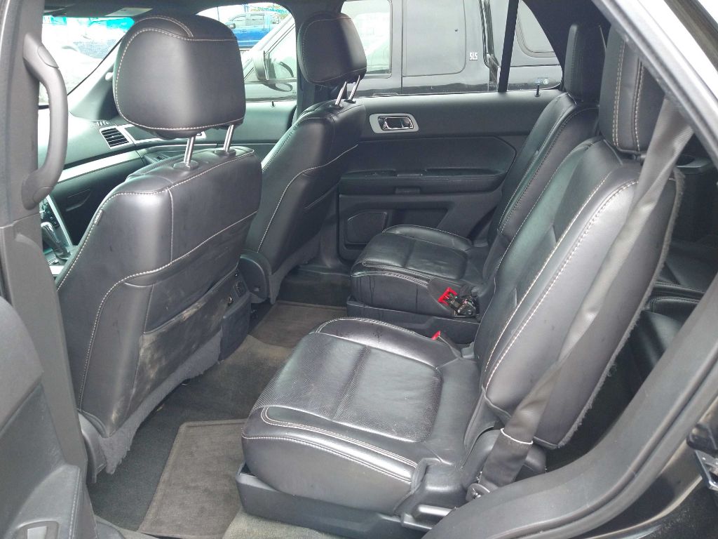 Photo 8 of this FORD EXPLORER