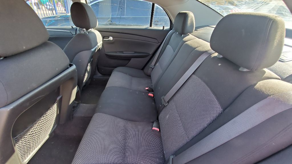 Photo 4 of this CHEVROLET MALIBU