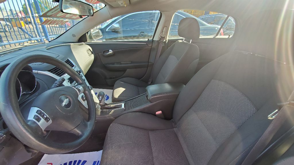 Photo 3 of this CHEVROLET MALIBU
