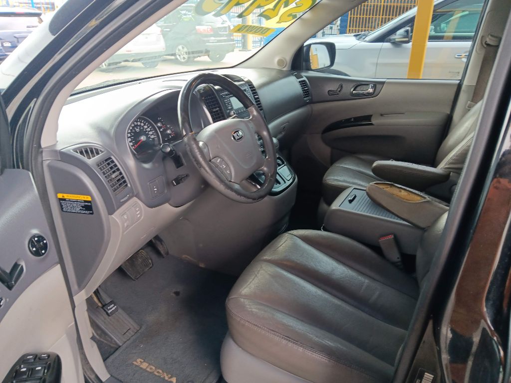Photo 2 of this KIA SEDONA