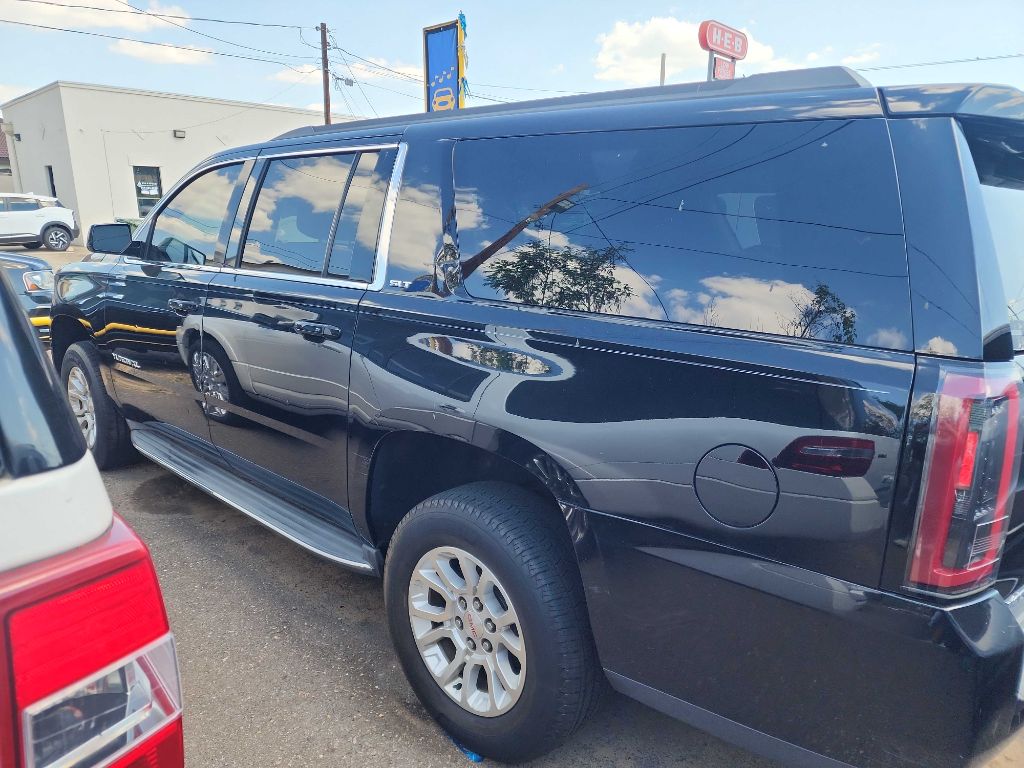 Photo 2 of this GMC YUKON XL