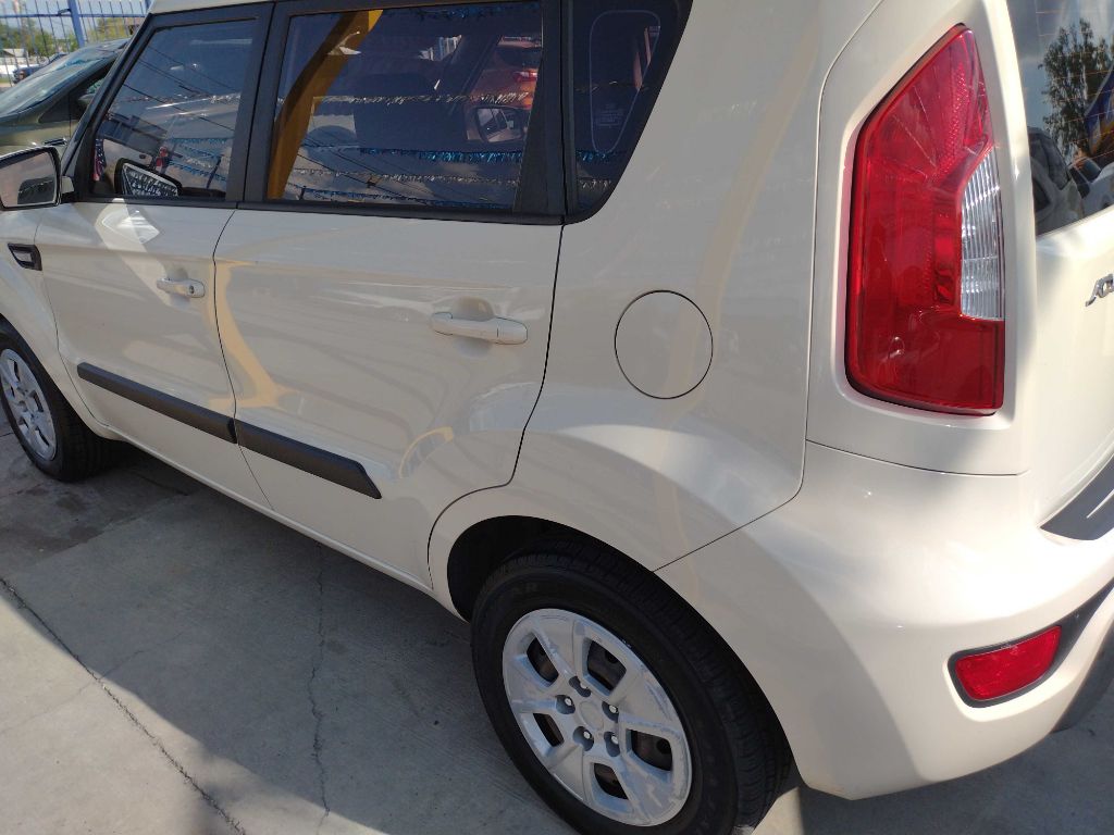 Photo 2 of this KIA SOUL