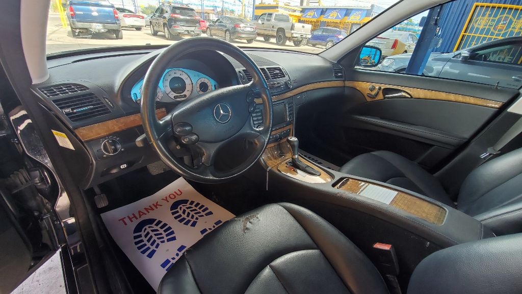 Photo 3 of this MERCEDES-BENZ E-CLASS