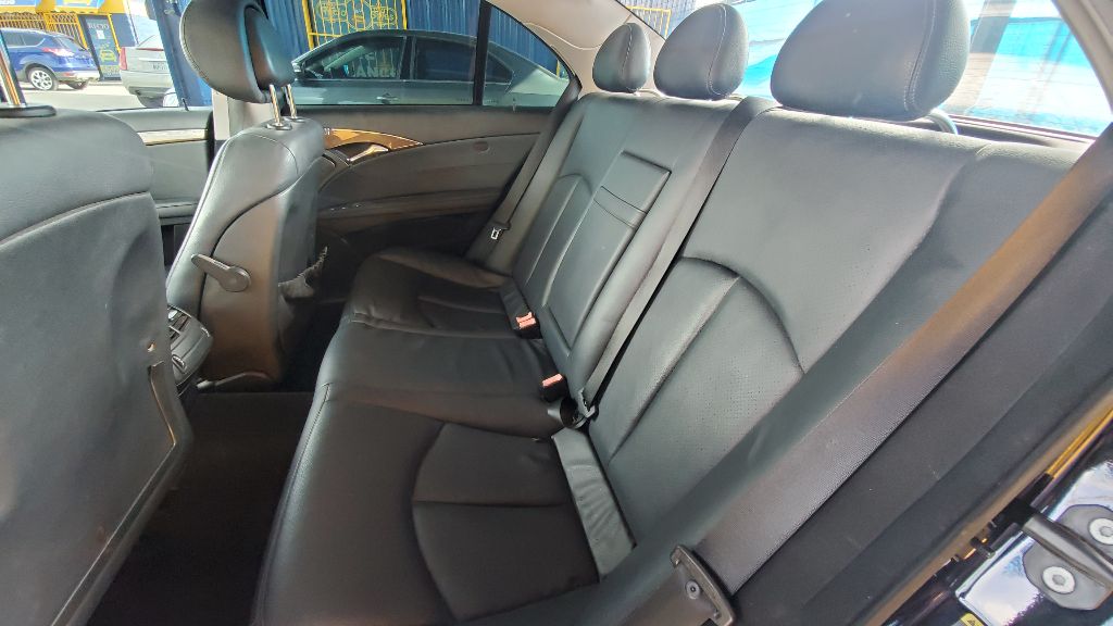 Photo 4 of this MERCEDES-BENZ E-CLASS