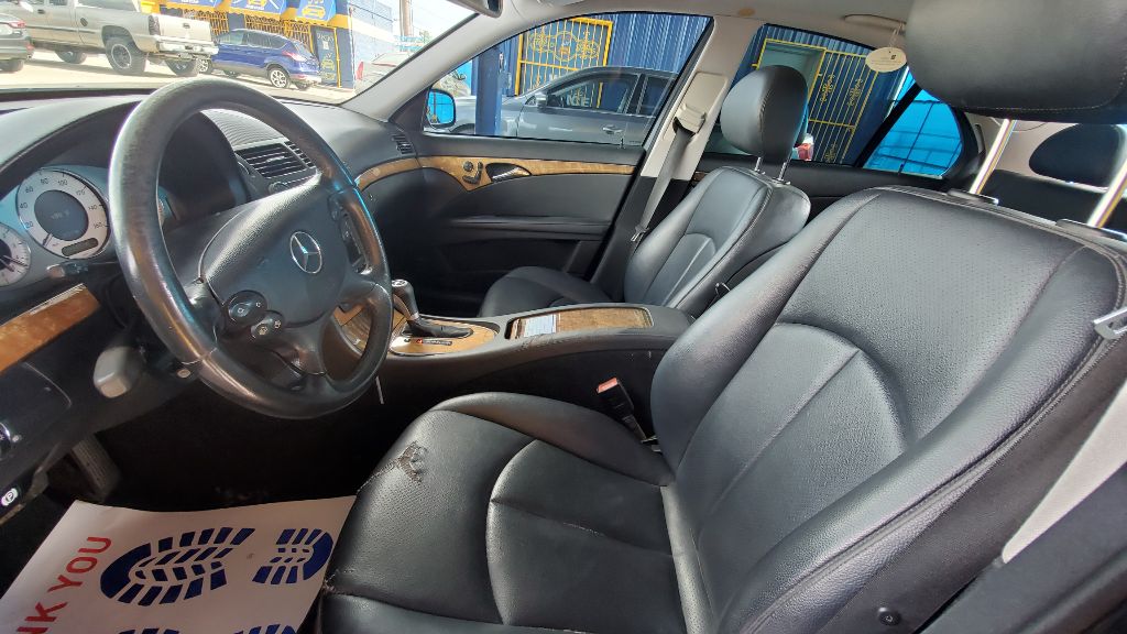 Photo 2 of this MERCEDES-BENZ E-CLASS
