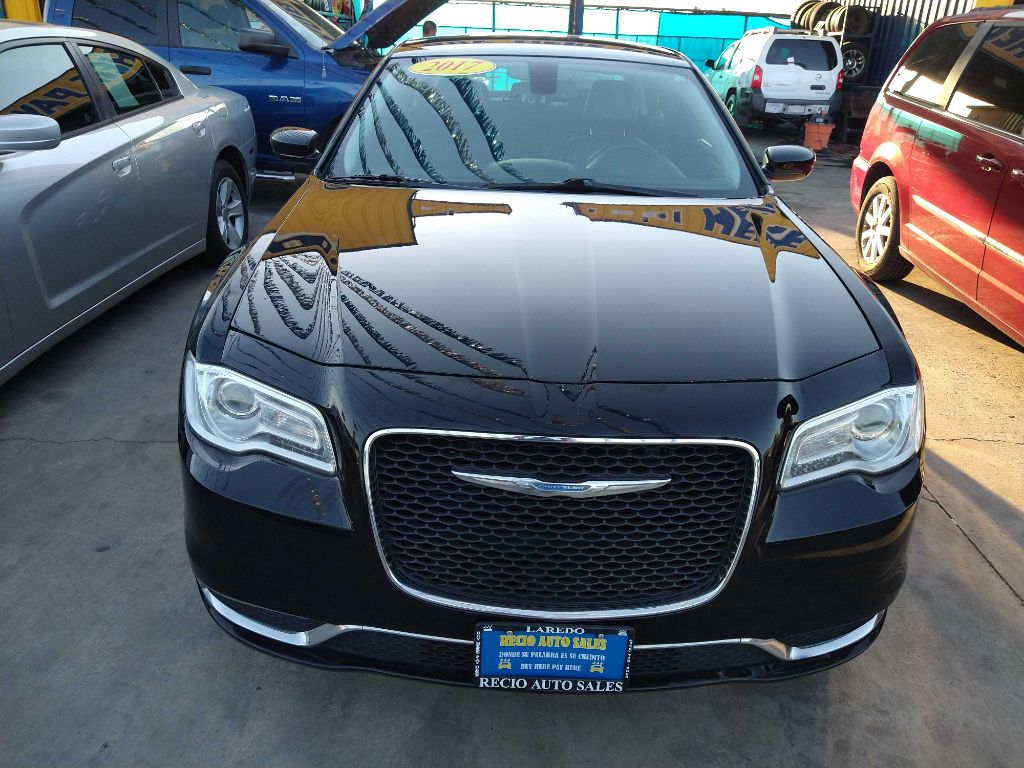 Photo 9 of this CHRYSLER 300