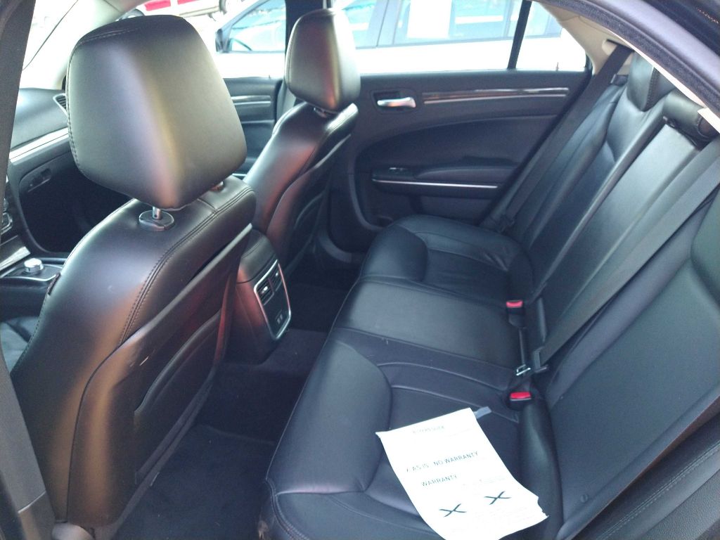 Photo 5 of this CHRYSLER 300