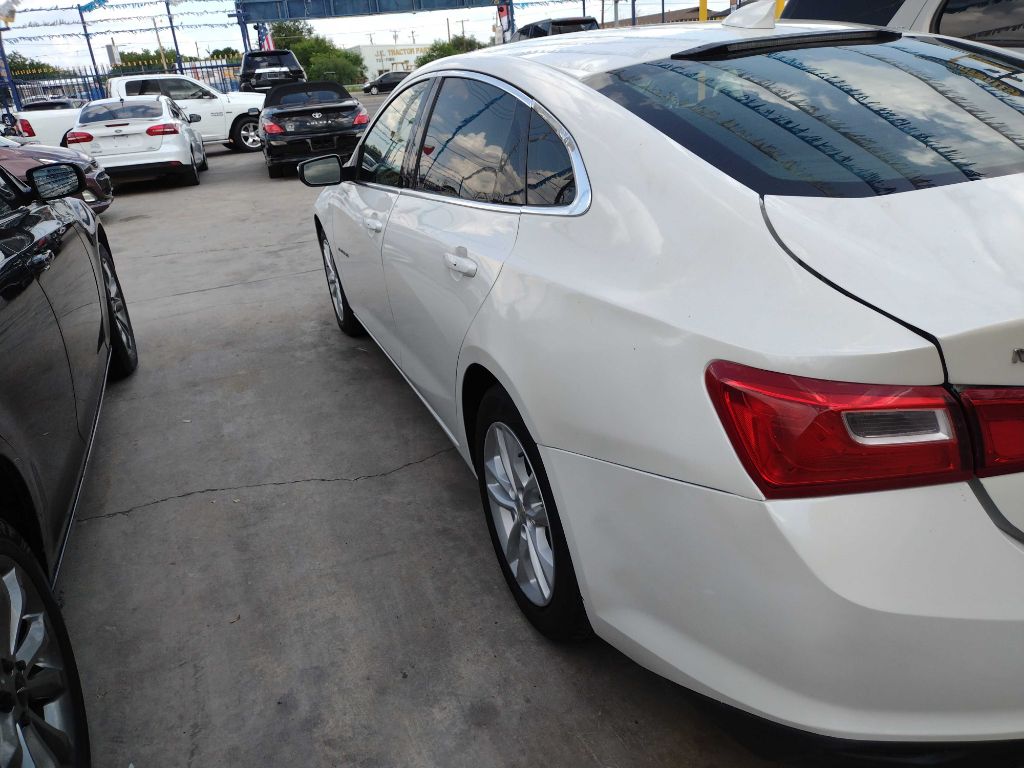 Photo 3 of this CHEVROLET MALIBU