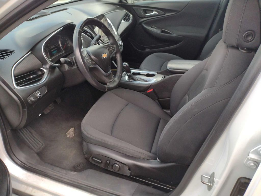 Photo 5 of this CHEVROLET MALIBU