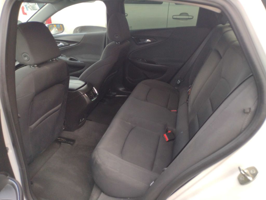 Photo 6 of this CHEVROLET MALIBU